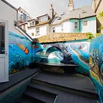 Funky Home By The Pier, 3 Bedrooms, Sleeps 10