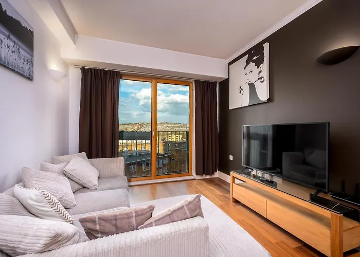 Brandnew - Executive Work And Travel Apartment Stroudley - 2 Min To Station