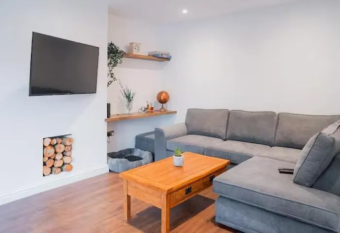 Tu Casa Brighton , A Beautiful & Peaceful 4 Bedroom House With Garden, Bbq Area , Ev & Parking