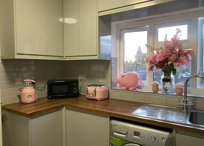 Brighton New Apartment Free Parking Sleeps 6