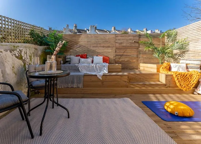 Host & Stay - Round Hill Apartment