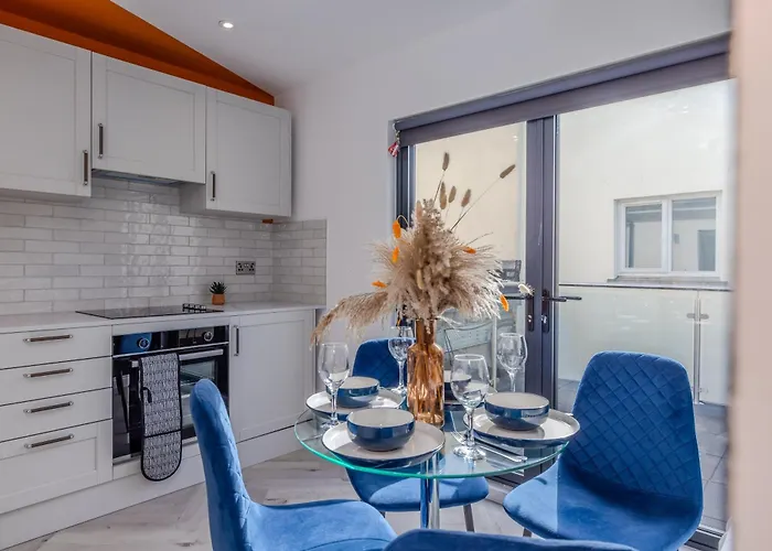 Seaside Escape L Steps From Brighton Beach L Balcony L 1Bd