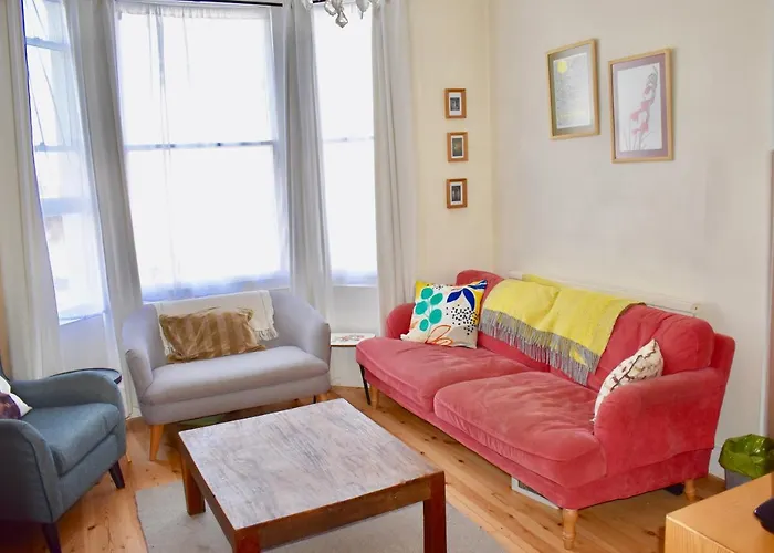 Bright 2 Bedroom House In Central Brighton