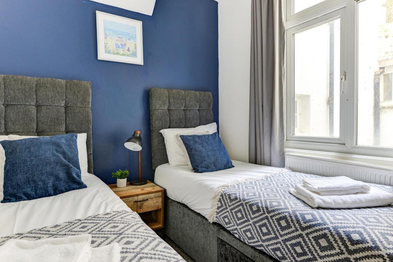 2 Bedroom - Queens Square Flat 1 * Brighton