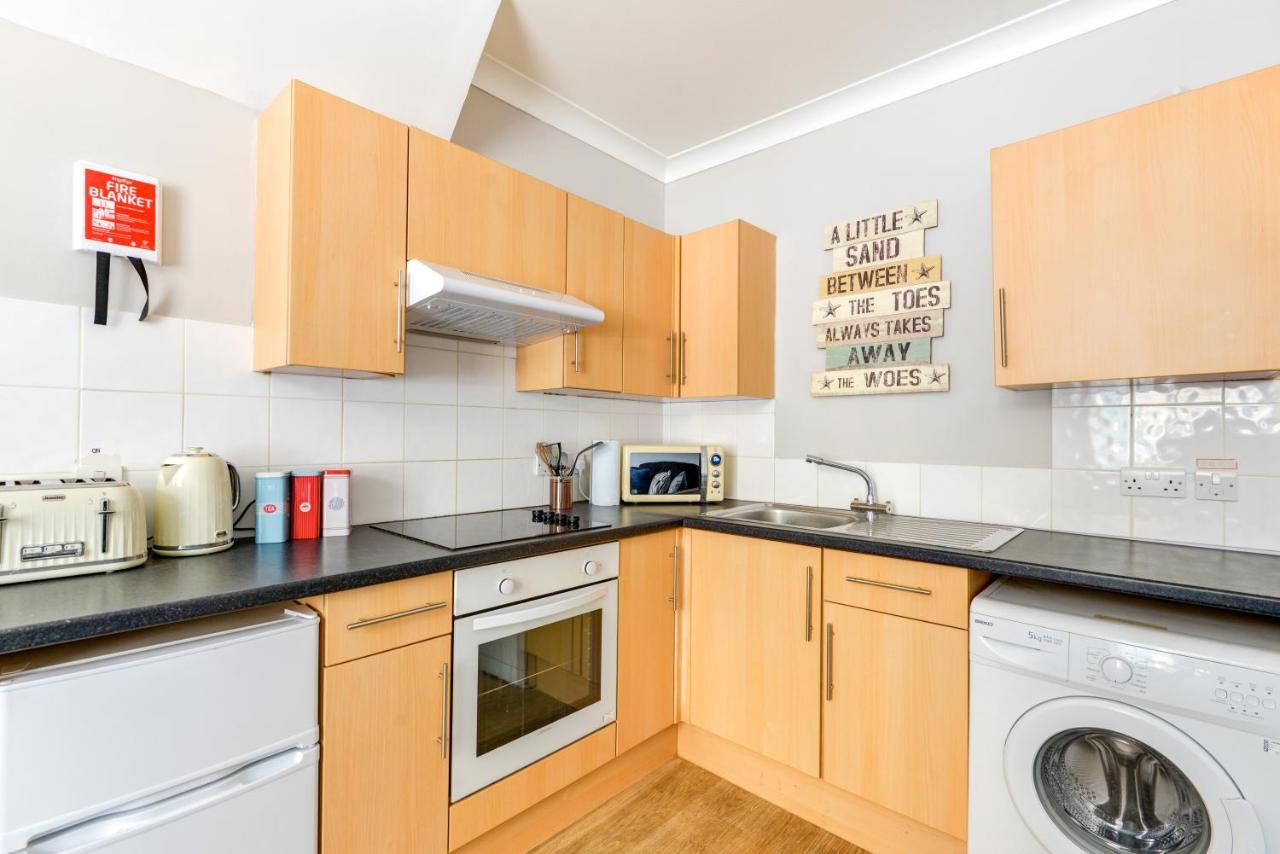 2 Bedroom - Queens Square Flat 1 *