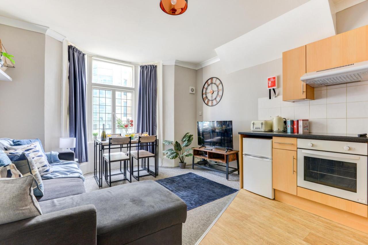 2 Bedroom - Queens Square Flat 1 Brighton
