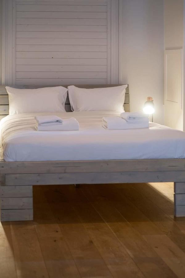 Large Modern Studio By The Beach Apartment Brighton