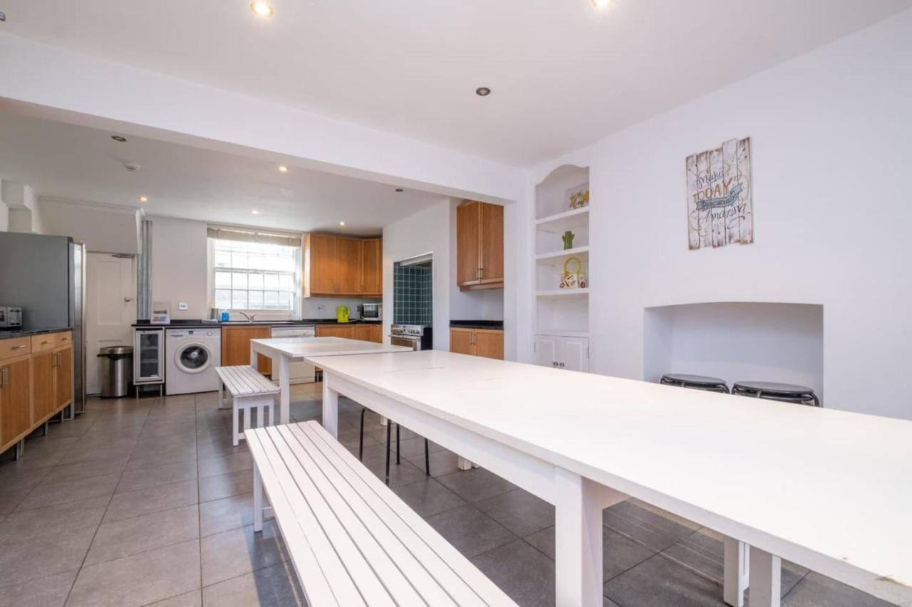 Large Townhouse Close To Pier Holiday home