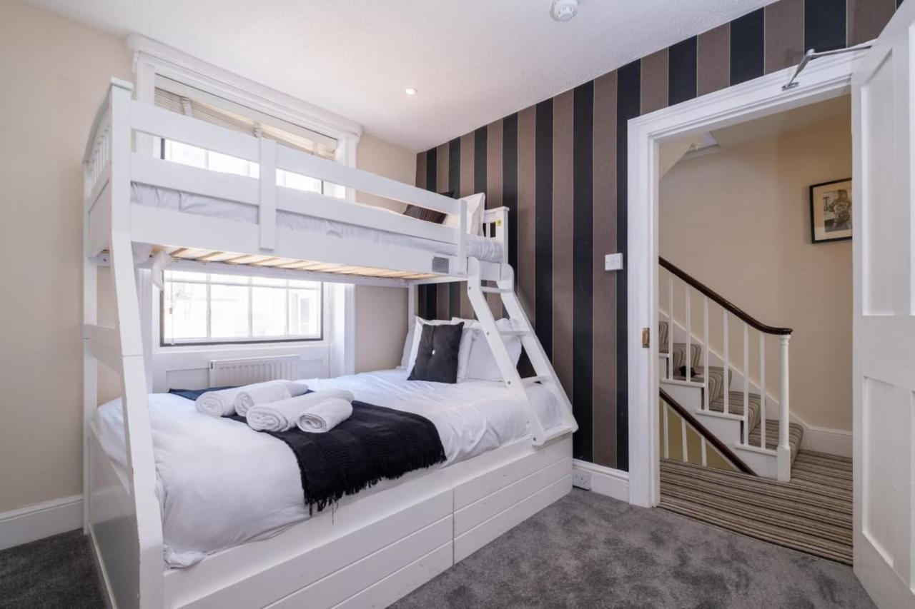 Large Townhouse Close To Pier Brighton