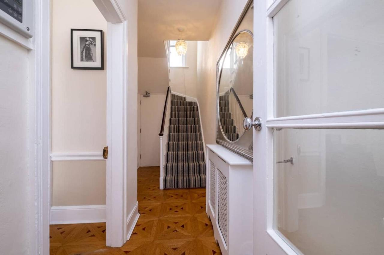 Large Townhouse Close To Pier Holiday home