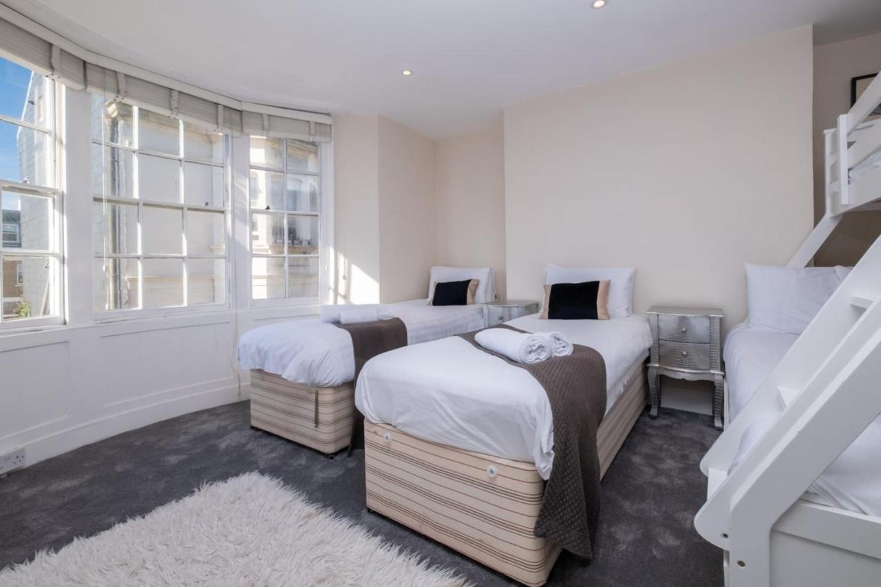 Large Townhouse Close To Pier Holiday home *