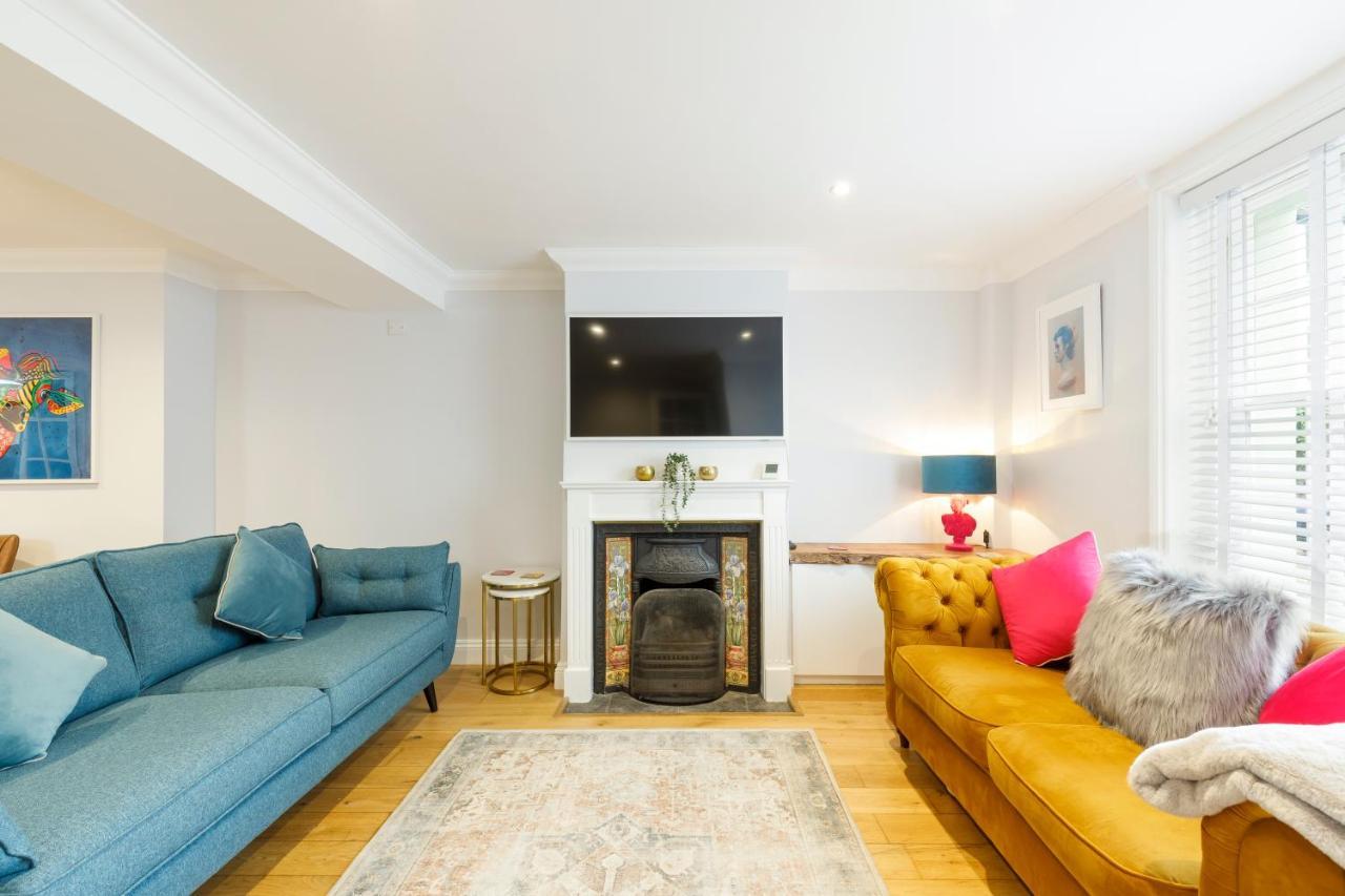 Beautiful Central 3-bed W/roof Terrace & Parking Holiday home