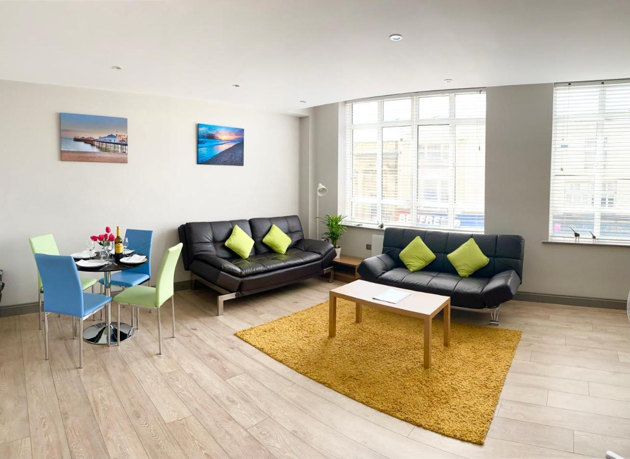 A Spacious 1 Bedroom Gem *