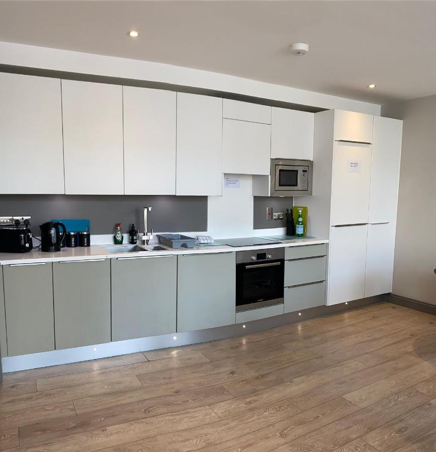 A Spacious 1 Bedroom Gem * Brighton