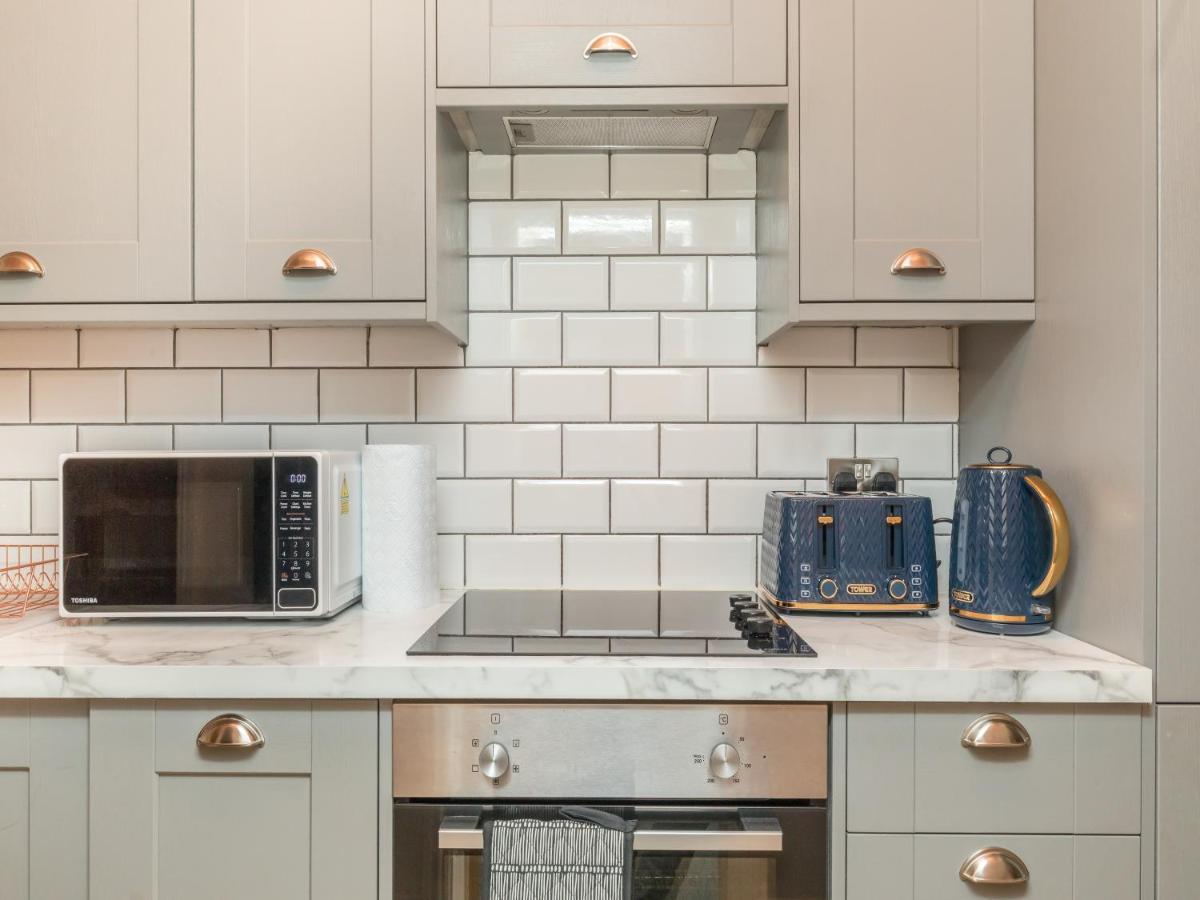 Apartment Stylish 2-bedroom Flat With Patio And Garden *