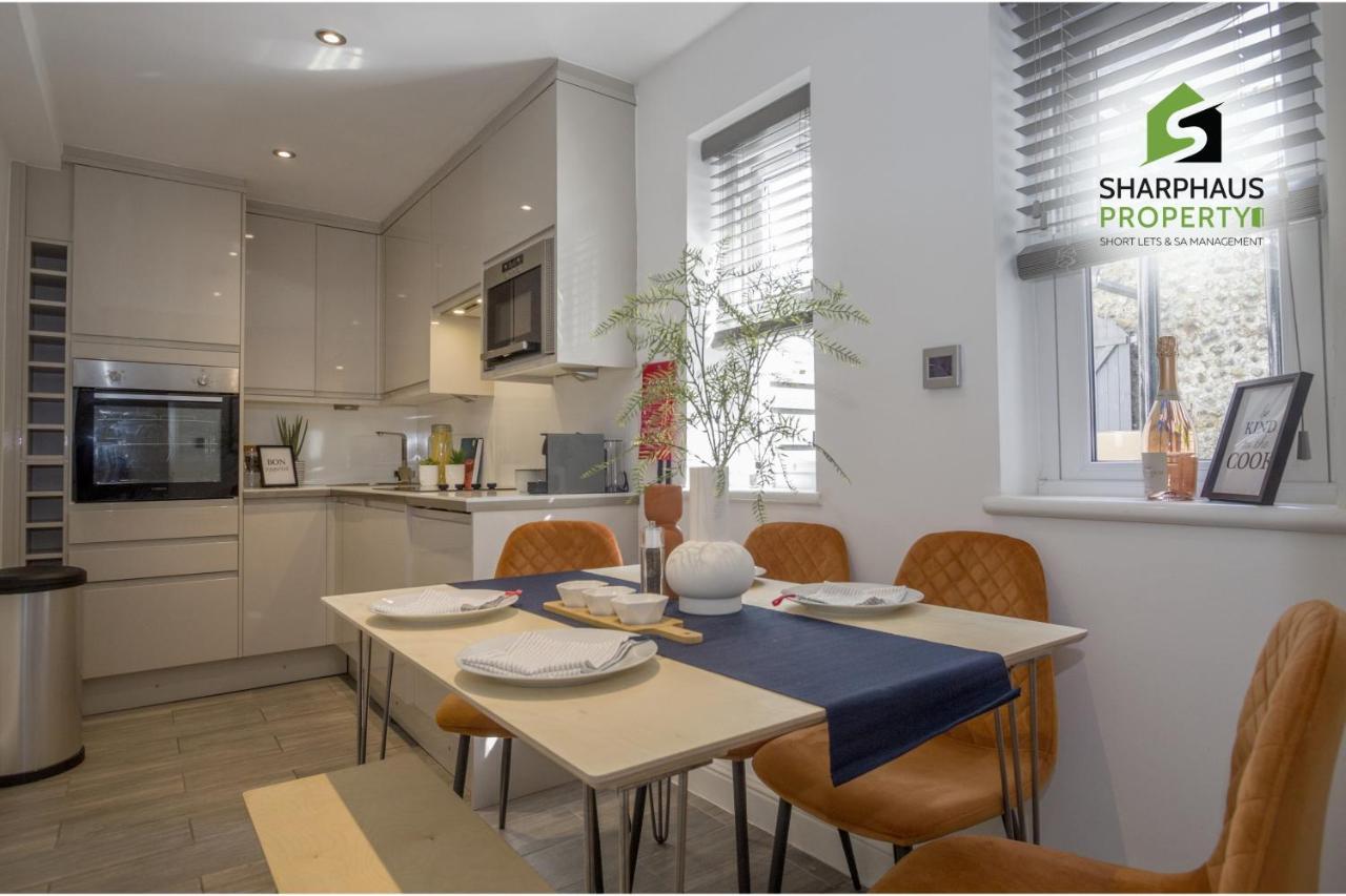 Apartment Hidden 2-bed Oasis With Courtyard Garden By Sharphaus Short Lets & Serviced Management *