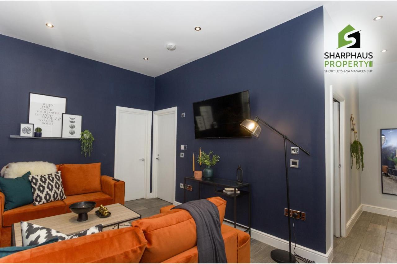 Hidden 2-bed Oasis With Courtyard Garden By Sharphaus Short Lets & Serviced Management Apartment *