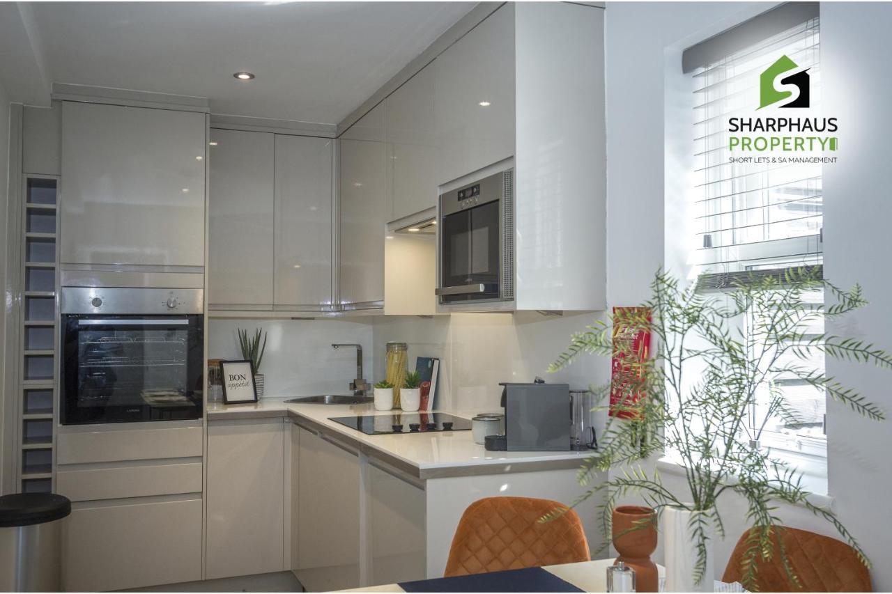 Hidden 2-bed Oasis With Courtyard Garden By Sharphaus Short Lets & Serviced Management *