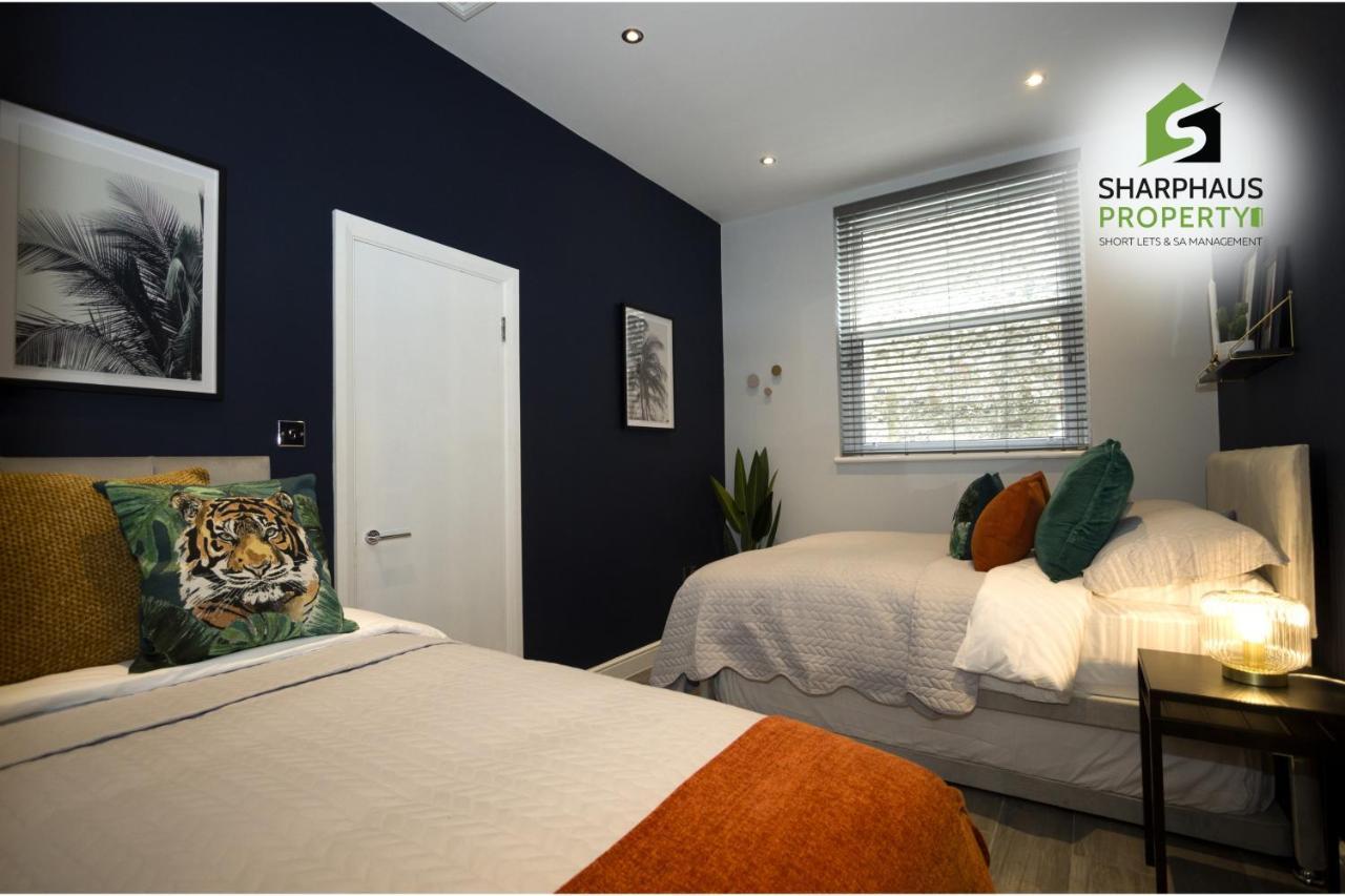 Hidden 2-bed Oasis With Courtyard Garden By Sharphaus Short Lets & Serviced Management Apartment Brighton