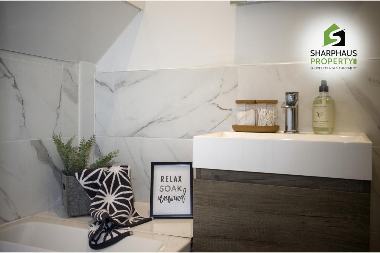 Apartment Hidden 2-bed Oasis With Courtyard Garden By Sharphaus Short Lets & Serviced Management Brighton