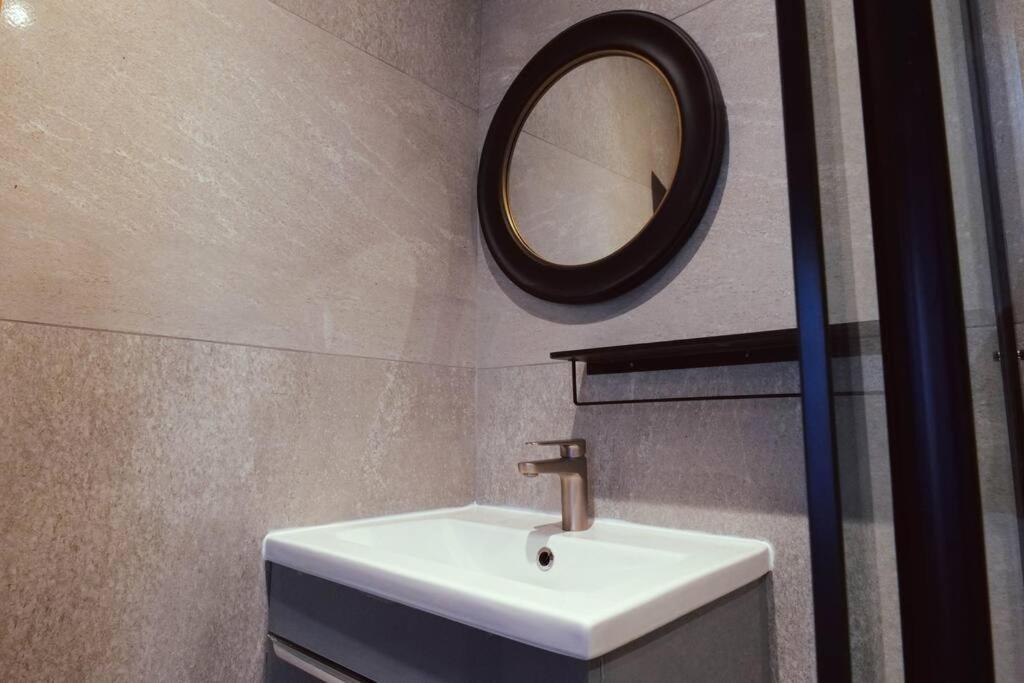 Hyacinth - Luxury Kemptown, *