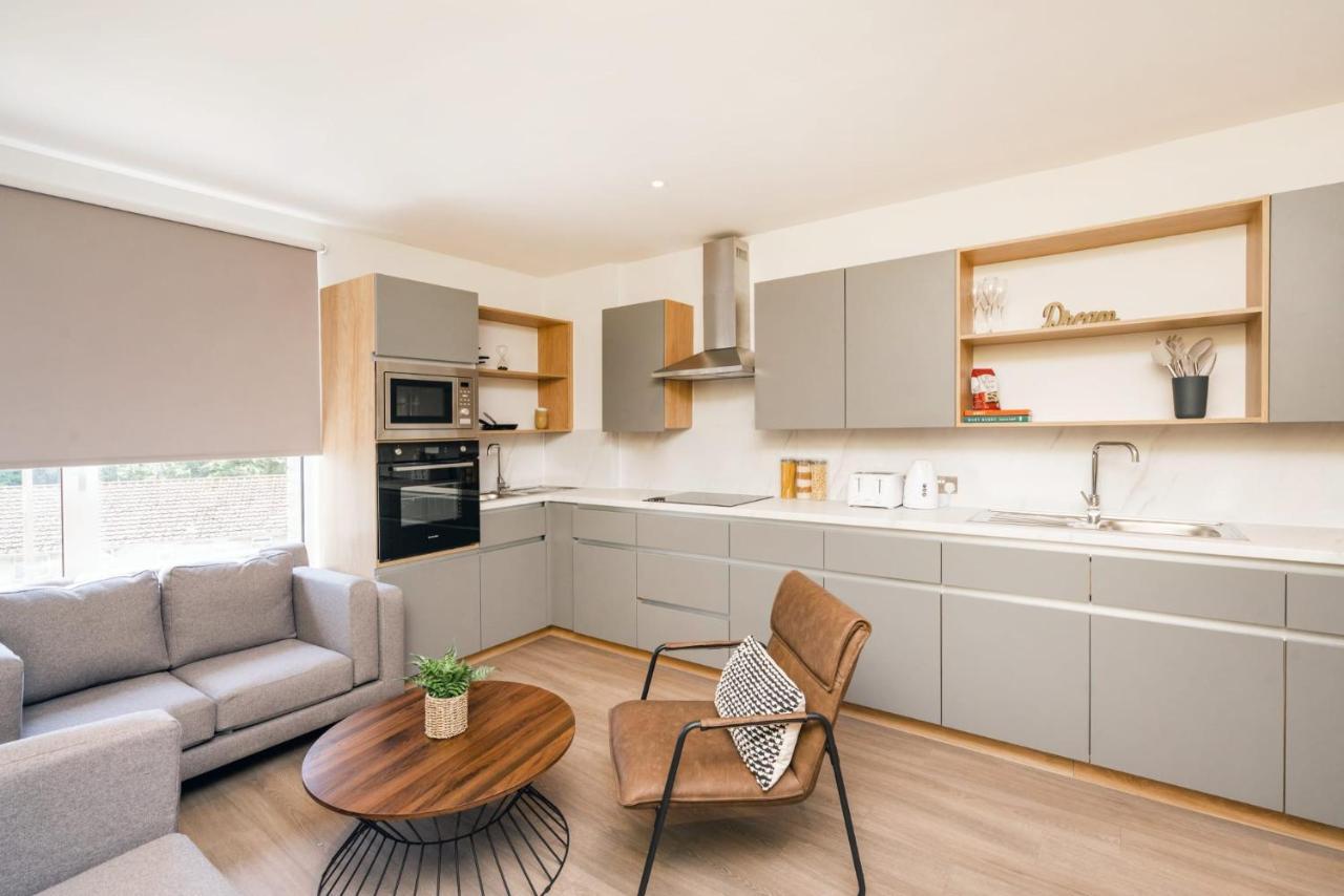 Apartment Hillfort House: Modern With Shared Kitchen In