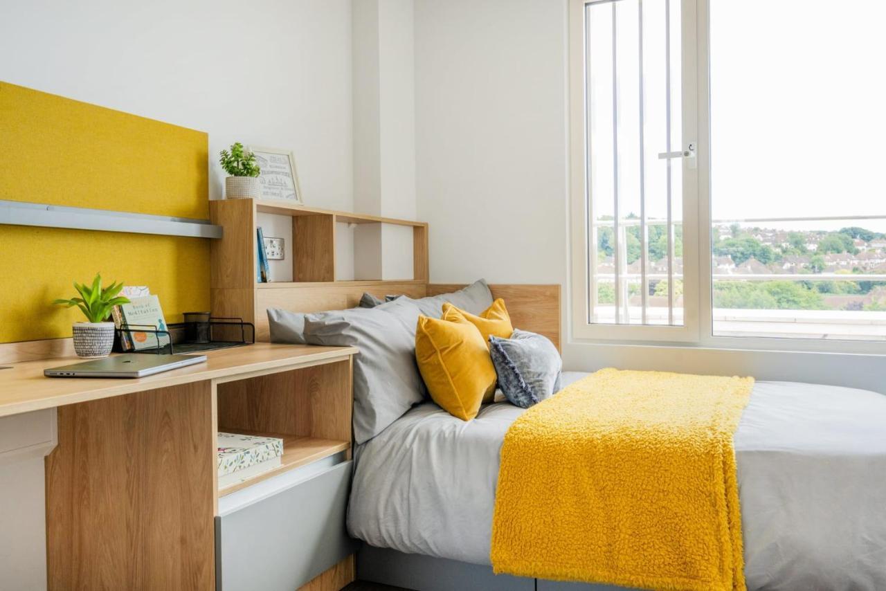 Hillfort House: Modern With Shared Kitchen In Apartment Brighton