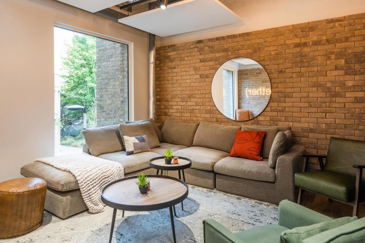 Apartment Hillfort House: Modern With Shared Kitchen In *