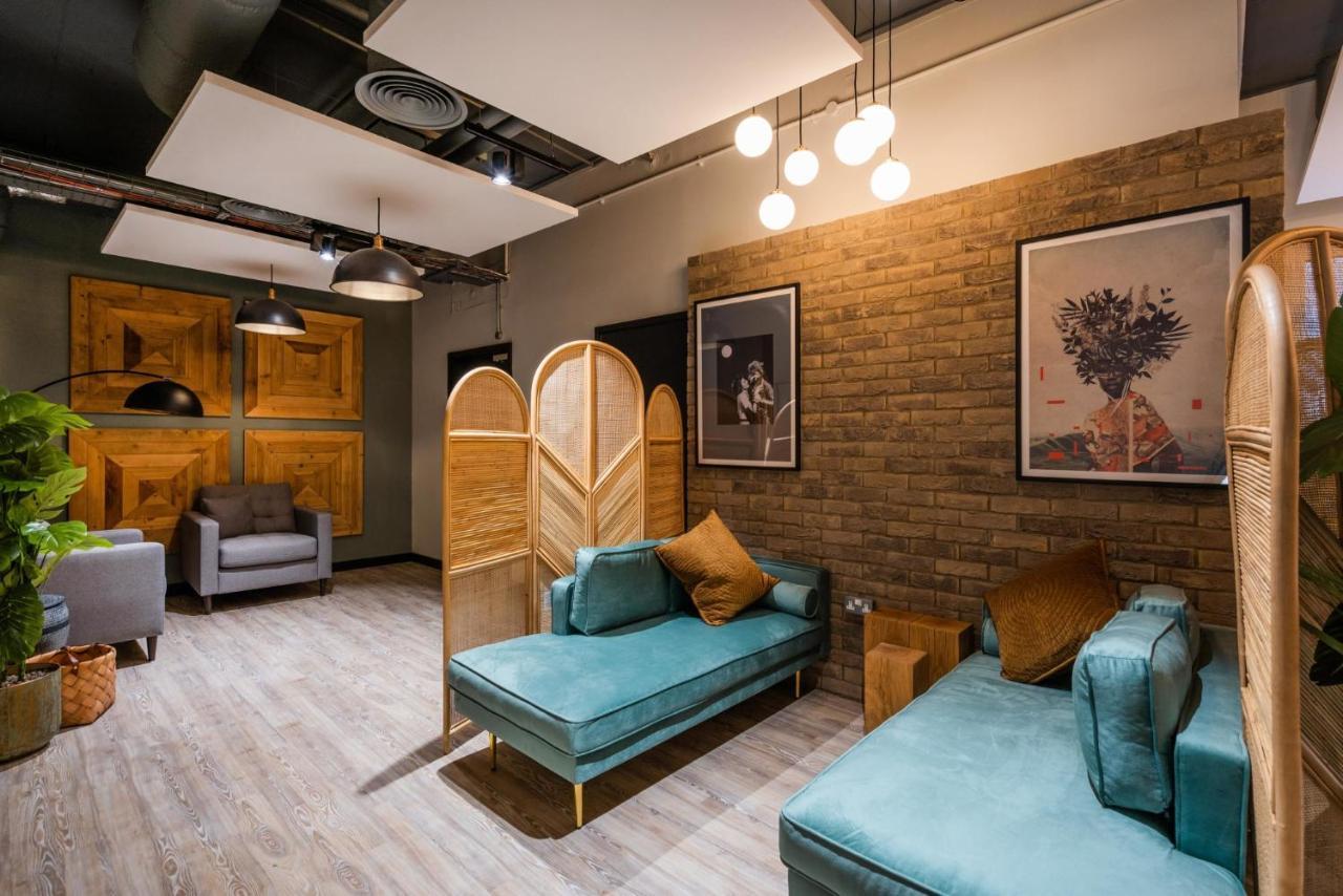 Hillfort House: Modern With Shared Kitchen In Apartment *