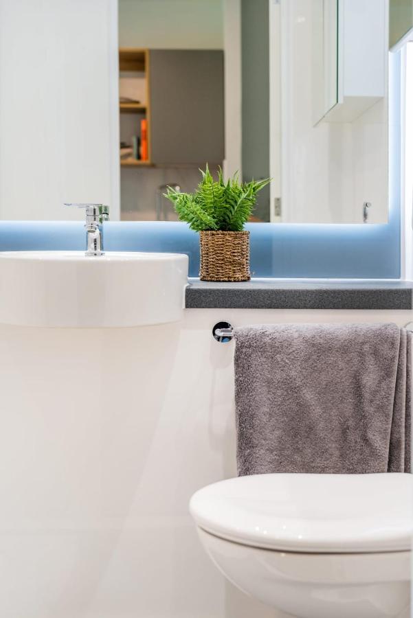 Apartment Hillfort House: Modern With Shared Kitchen In