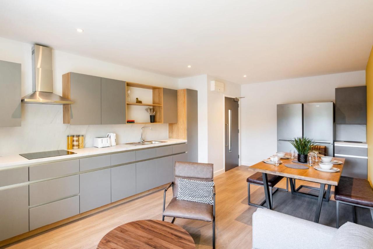 Apartment Hillfort House: Modern With Shared Kitchen In *