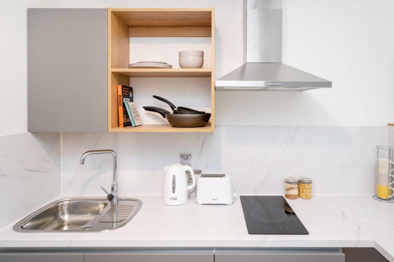 Apartment Hillfort House: Modern With Shared Kitchen In *
