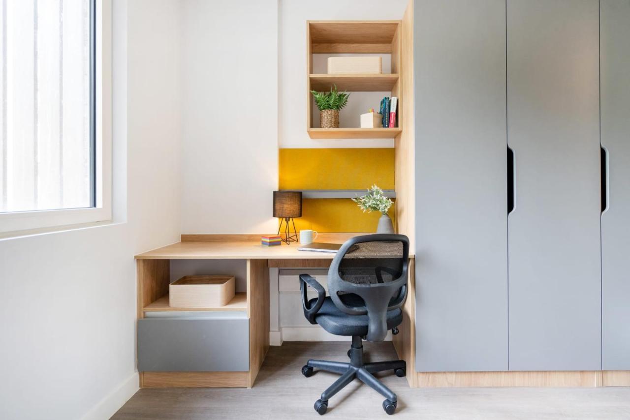 Apartment Hillfort House: Modern With Shared Kitchen In