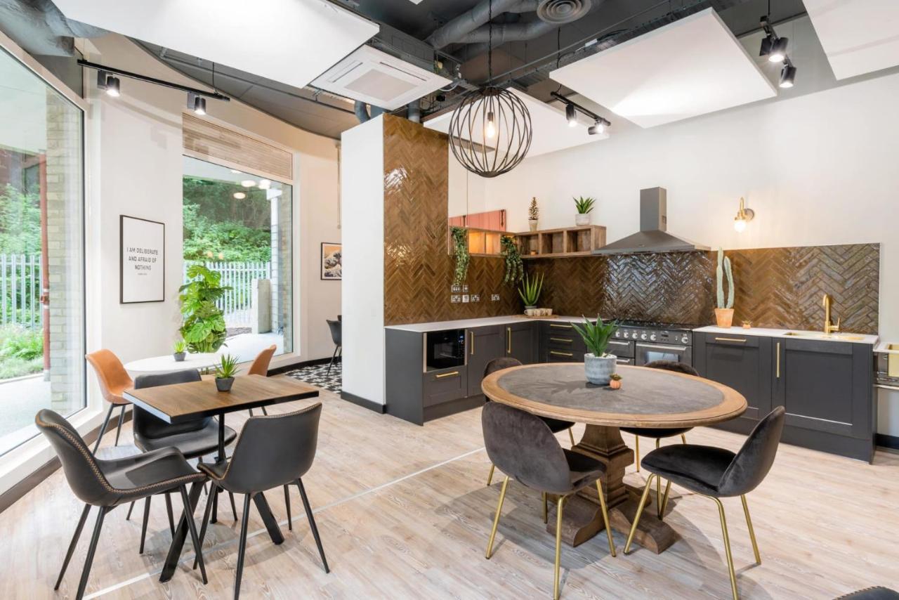 Hillfort House: Modern With Shared Kitchen In Apartment