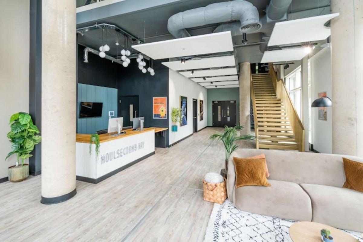 Hillfort House: Modern With Shared Kitchen In Apartment