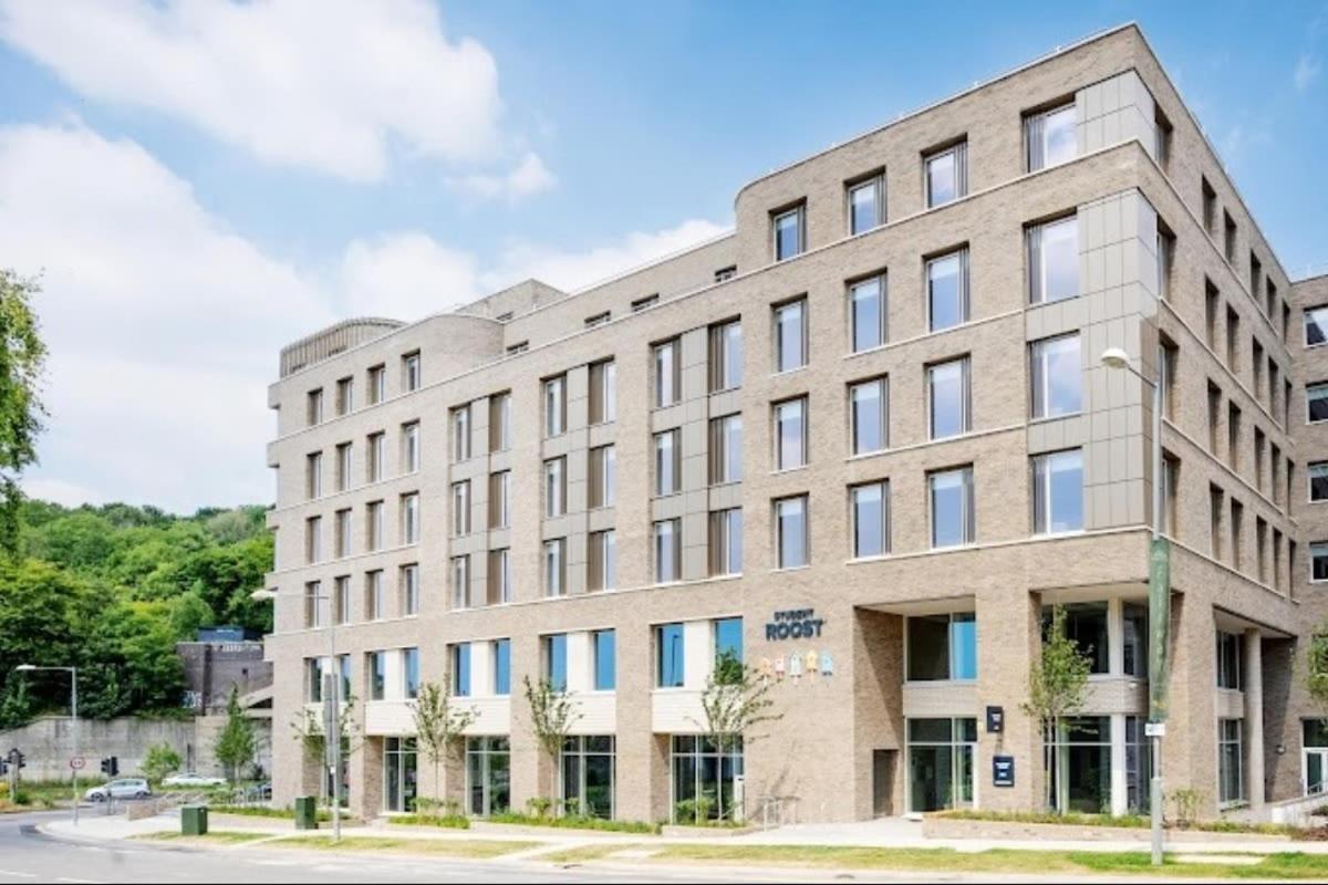 Apartment Hillfort House: Modern With Shared Kitchen In *