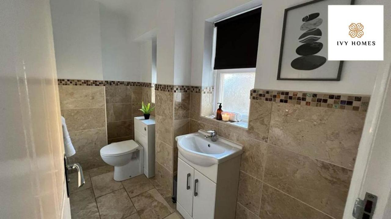 Three Bedroom Flat Next Lanes I And Shopping Center I Sleep 9 Apartment *