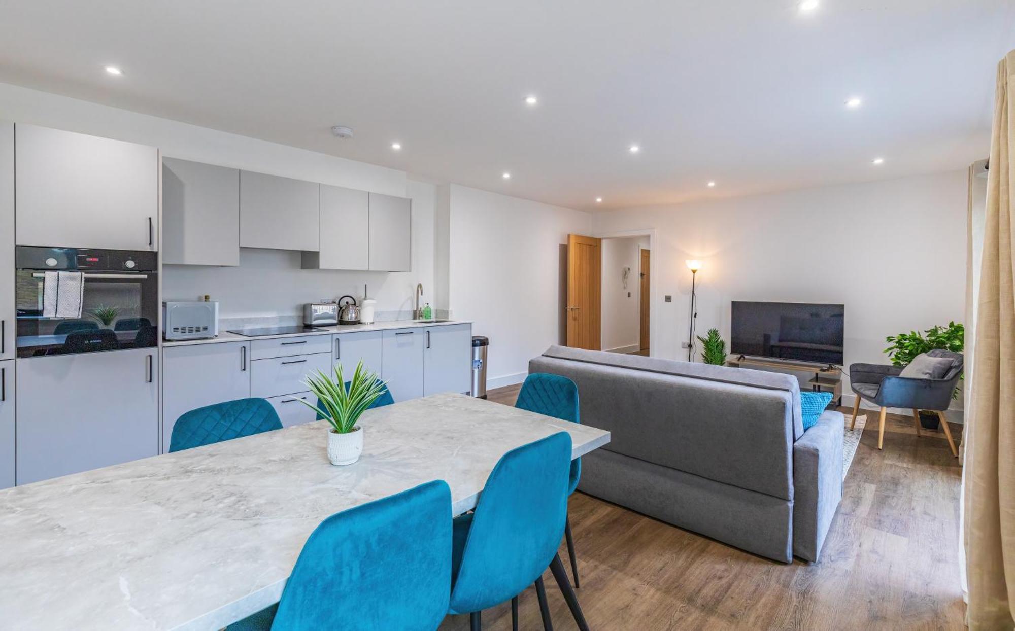 Apartment 2 Bed 2 Bath Near College, Beach, Hospital - Long Offers *