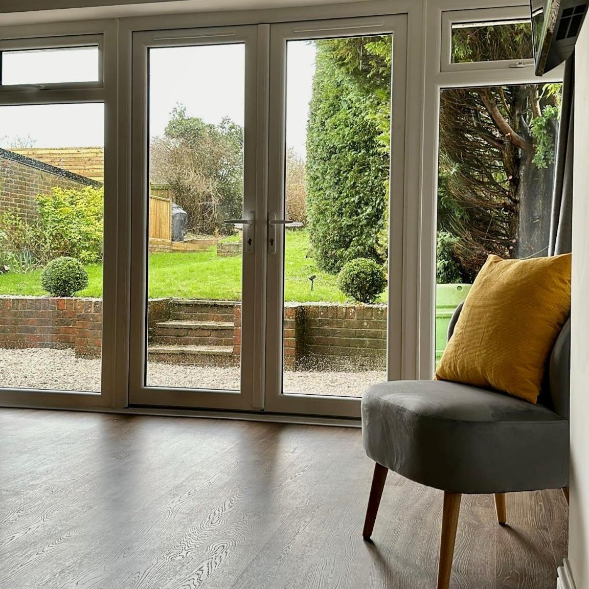 Tu Casa , A Beautiful & Peaceful 4 Bedroom House With Garden, Bbq Area , Ev & Parking Holiday home Brighton