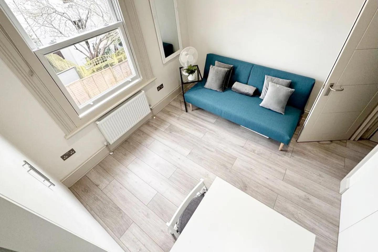 05 Stylish Steps From Sea, Bars & Promenade Apartment