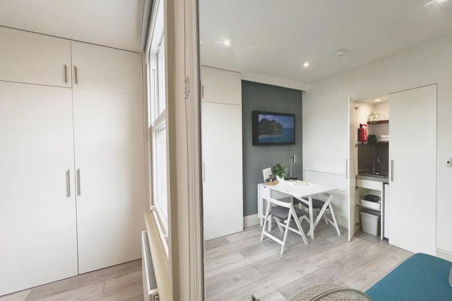 05 Stylish Steps From Sea, Bars & Promenade *