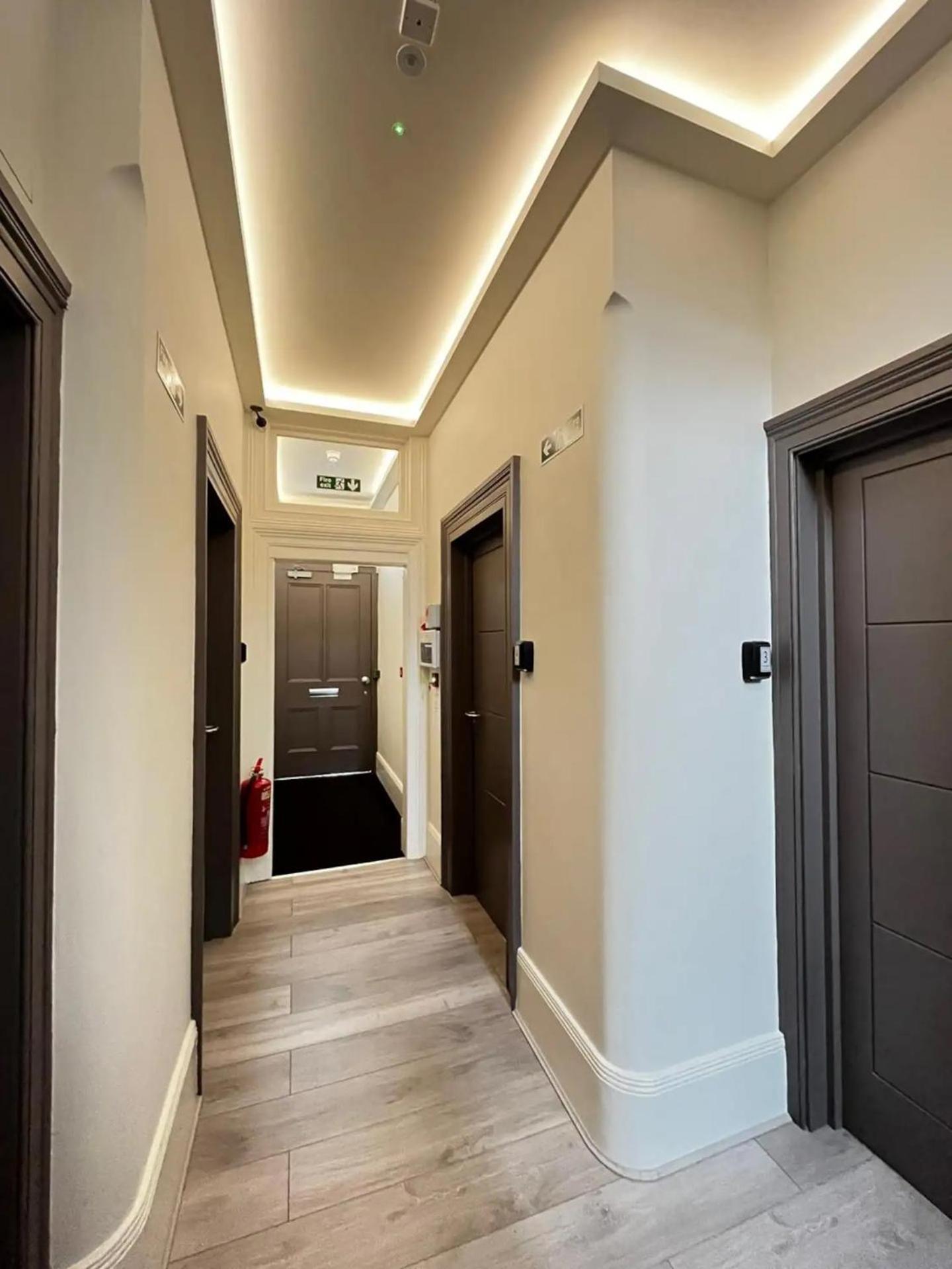 05 Stylish Steps From Sea, Bars & Promenade Apartment Brighton