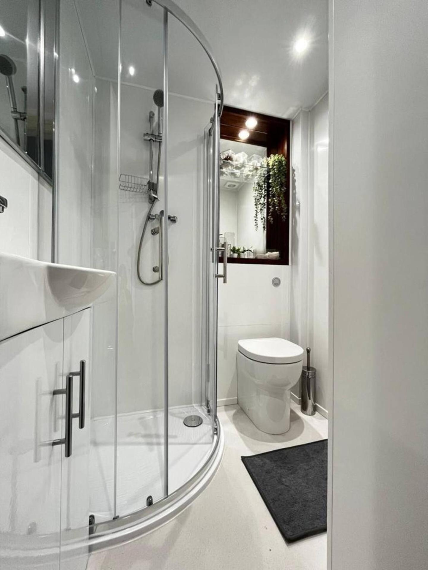 05 Stylish Steps From Sea, Bars & Promenade Apartment