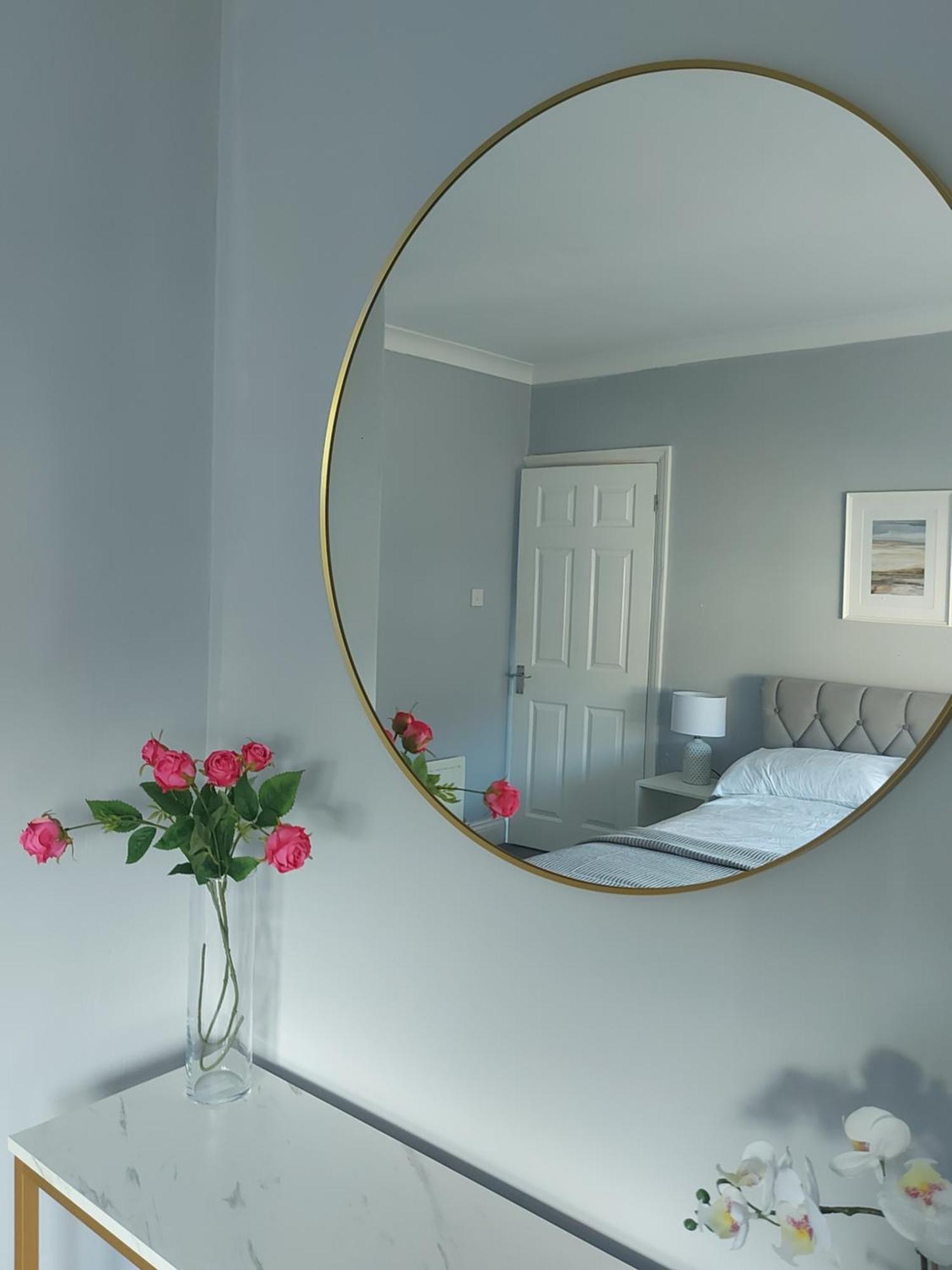 Beautiful Bright Three Bedroom House In And With Free Parking Holiday home