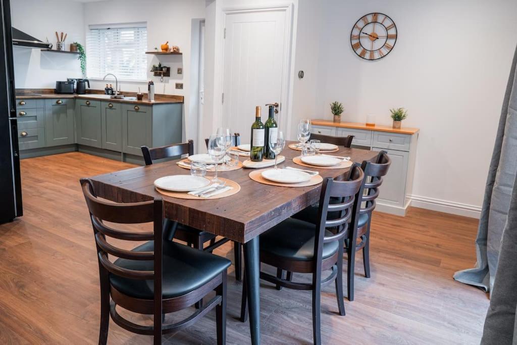 Tu Casa , A Beautiful & Peaceful 4 Bedroom House With Garden, Bbq Area , Ev & Parking * Brighton