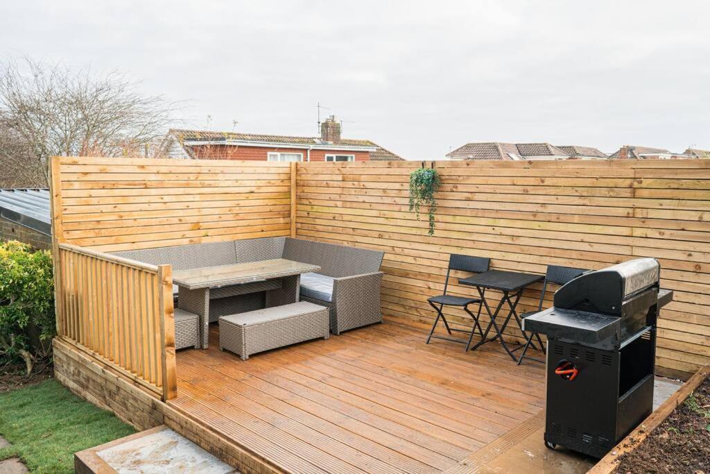 Tu Casa , A Beautiful & Peaceful 4 Bedroom House With Garden, Bbq Area , Ev & Parking