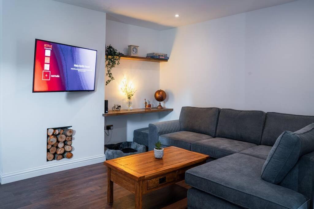 Tu Casa , A Beautiful & Peaceful 4 Bedroom House With Garden, Bbq Area , Ev & Parking * Brighton
