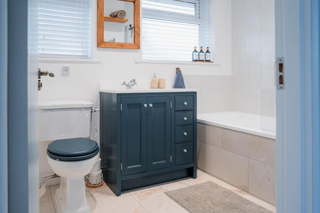 Tu Casa , A Beautiful & Peaceful 4 Bedroom House With Garden, Bbq Area , Ev & Parking * Brighton
