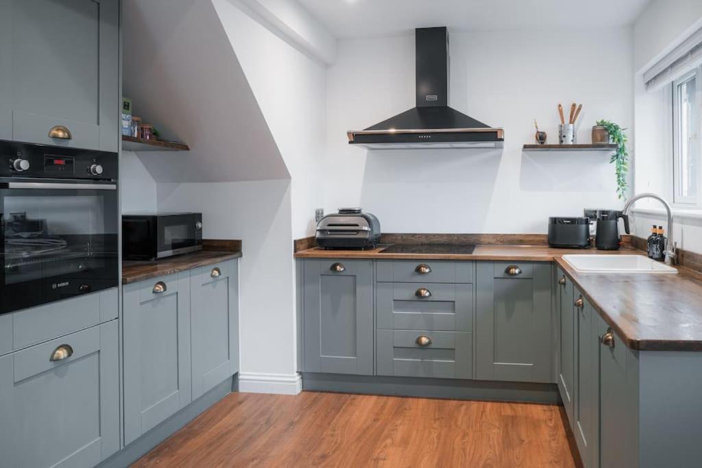 Holiday home Tu Casa , A Beautiful & Peaceful 4 Bedroom House With Garden, Bbq Area , Ev & Parking