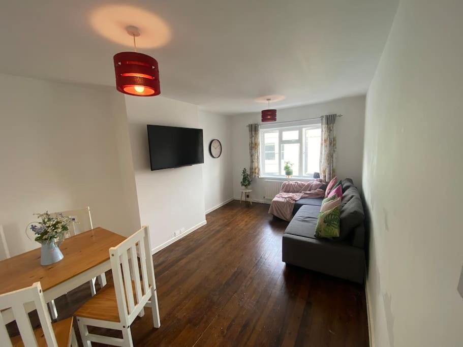 New Free Parking Sleeps 6 *